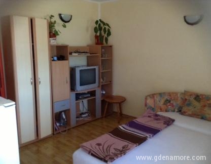 Apartmani MARKOVIC, частни квартири в града Baošići, Черна Гора