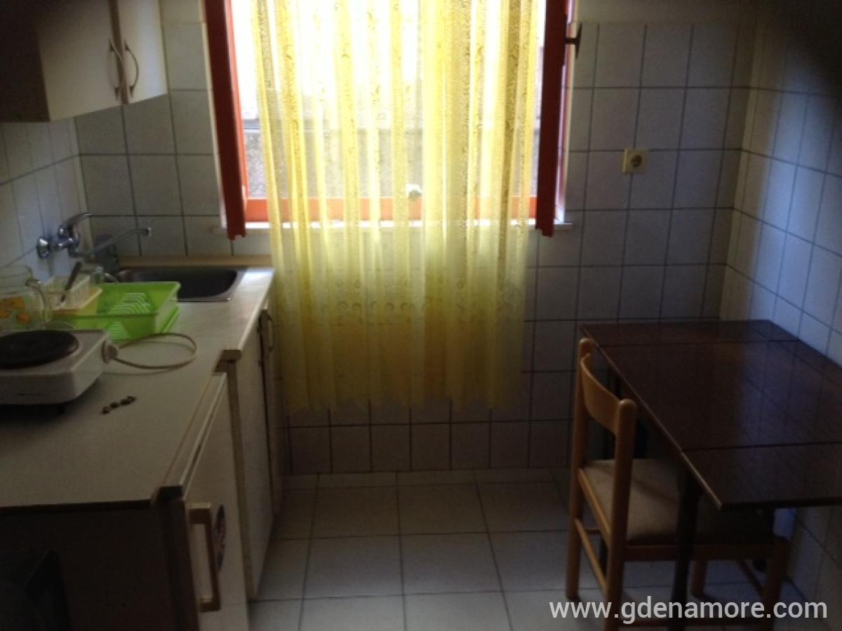 Apartmani MARKOVIC, alojamiento privado en Baošići, Montenegro